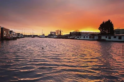 Amster Houseboat
