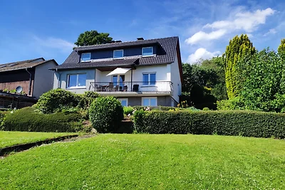 Ferienhaus Eschennest mit Sauerlandtraumblick auf Eversberg