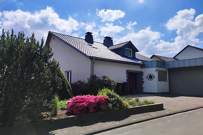 Ferienhaus Eschennest mit Sauerlandtraumblick auf Eversberg