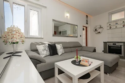 Apartment Split with parking