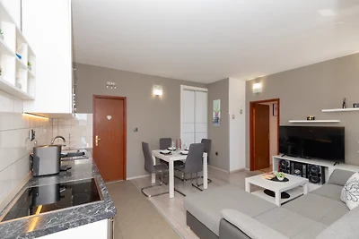 Apartment Split with parking
