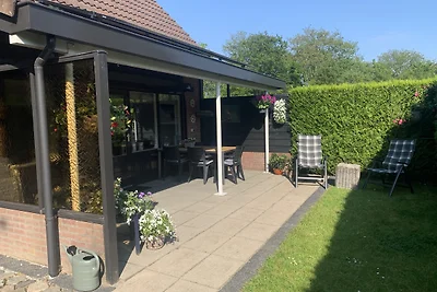 Die Veranda ist ein sehr schöner Teil unseres Ferienhauses Die Veranda ist ein sehr schöner Teil unseres Ferienhauses