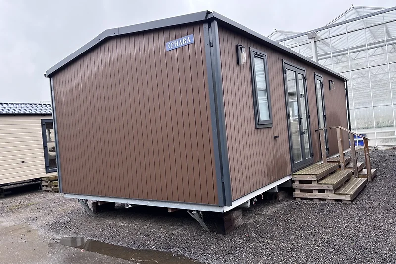 Mobiles Zuhause mit markanter Stahlkonstruktion für Ihren Urlaub.