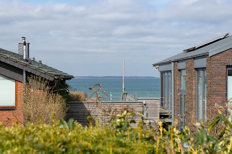Blick aus dem Garten auf die Eckernförder Bucht