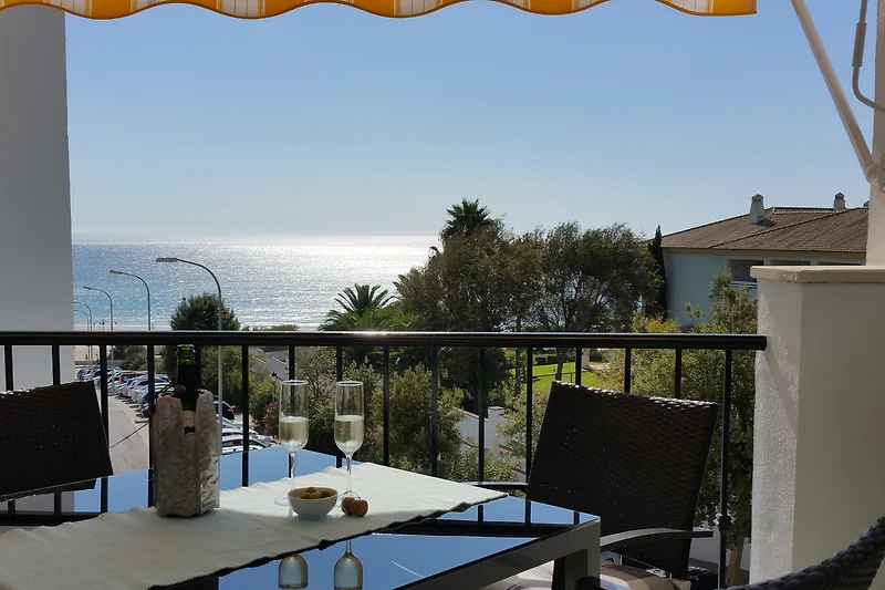 Meerblick vom Wohnzimmer-Balkon