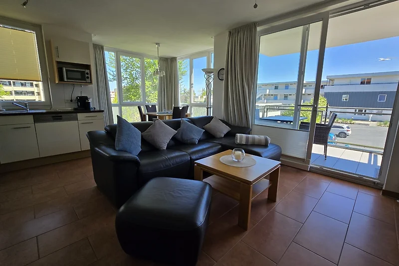 Wohnbereich mit Blick aus den Balkon