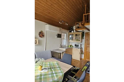 Häusl am Waldrand mit Südblick