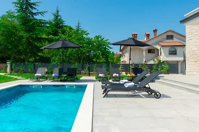Moderne 300 m² villa • Kingsize-bed