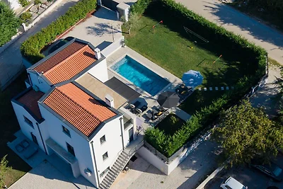 Moderna vila od 300 m² • King size krevet