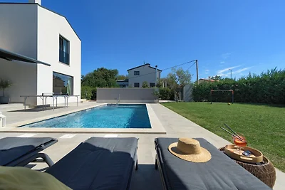 Moderna vila od 300 m² • King size krevet
