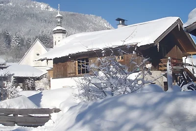 Zirbenholz Ferienhaus mit Sauna und eingezäuntem Garten