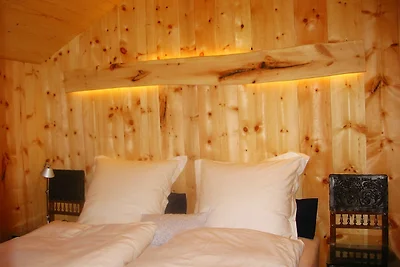 Zirbenholz Ferienhaus mit Sauna und eingezäuntem Garten