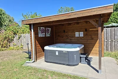Wohnung mit vorgeheiztem Whirlpool
