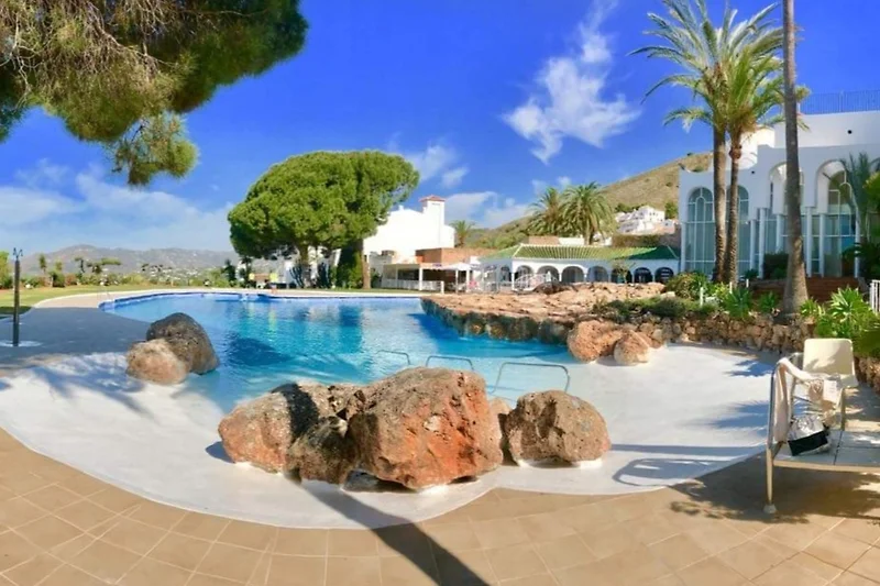 größter Privatpool in Nerja - Liegewiese und Traumaussicht, Restaurants und Cooktailbars