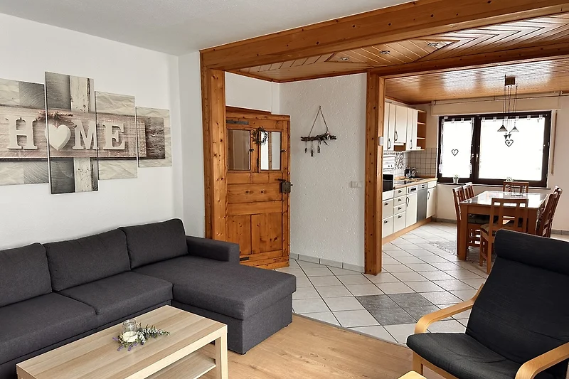 Stilvolle Wohnung mit gemütlichem Wohnzimmer und moderner Einrichtung.
