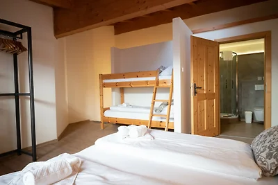 Landhaus Lodges Kaprun - Anton, Pool & fusslä...