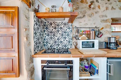 Berghut in de buurt van de zee