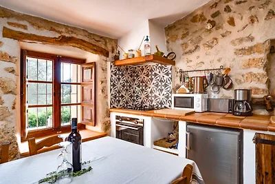 Berghut in de buurt van de zee