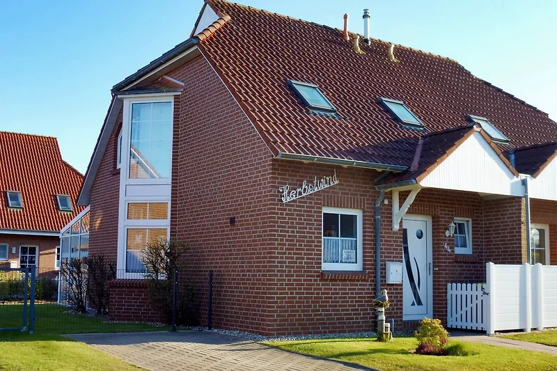 Gemütliches Ferienhaus und privatem Stellplatz.