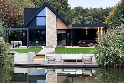 Luxe wellness villa aan het water