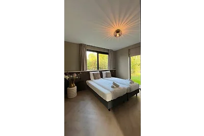 Luxe wellness villa aan het water