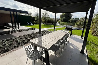 Luxe wellness villa aan het water