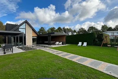 Luxe wellness villa aan het water