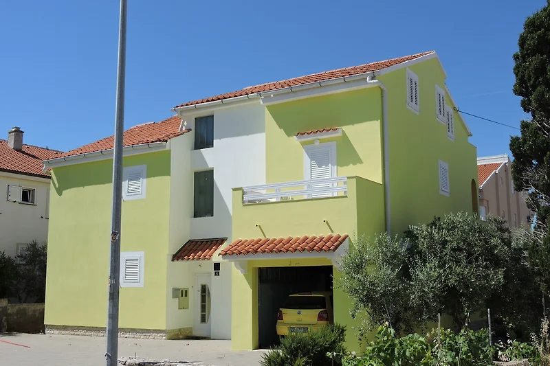 Charmante Villa in ruhiger Wohngegend mit gepflegtem Garten.