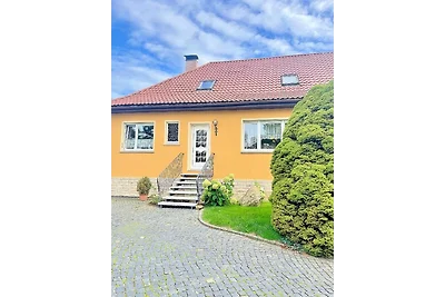 Doppelhaushälfte mit großem Garten und Terrasse