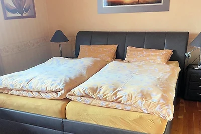 Doppelhaushälfte mit großem Garten und Terrasse