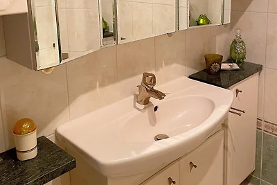 Doppelhaushälfte mit großem Garten und Terrasse