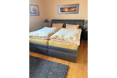 Doppelhaushälfte mit großem Garten und Terrasse