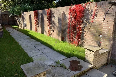 Klein Herenhuis aan de Kaai in centrum pittoreske Sluis