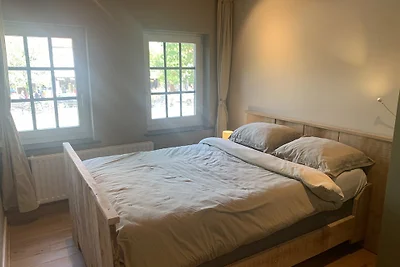 Klein Herenhuis aan de Kaai in centrum pittoreske Sluis