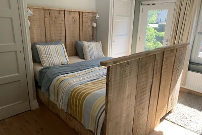 Klein Herenhuis aan de Kaai in centrum pittoreske Sluis