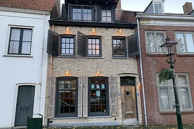 Klein Herenhuis aan de Kaai in centrum pittoreske Sluis