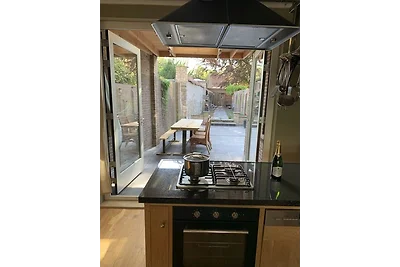 Klein Herenhuis aan de Kaai in centrum pittoreske Sluis