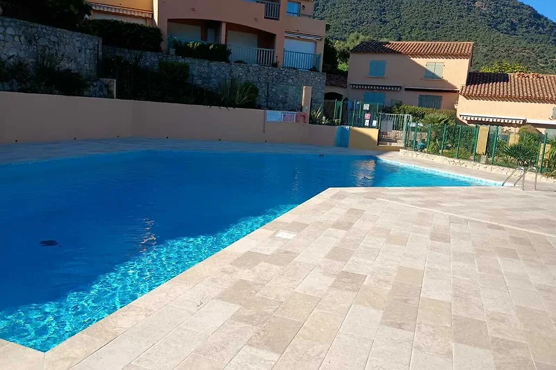 Pool zum Schwimmen und Abkühlen