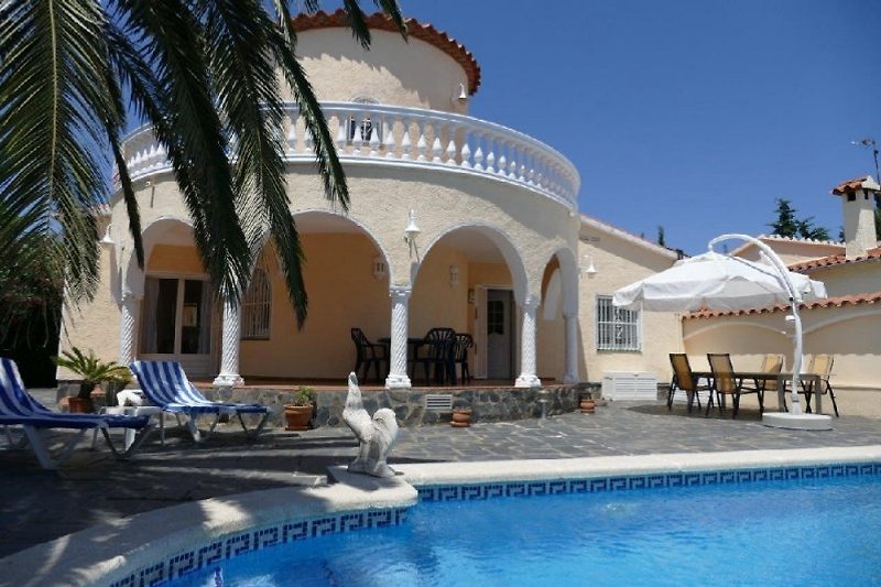 Villa Barcelona mit Pool u. Klima Ferienhaus in