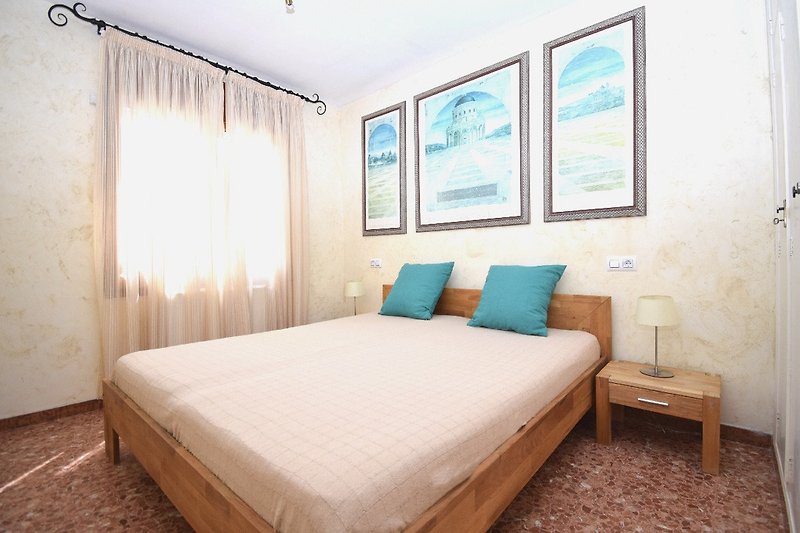 Schlafzimmer mit Doppelbett (2 Einzelmatratzen