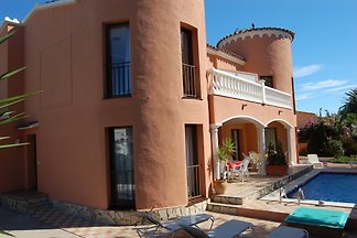 Villa Montgri u con piscina., Air