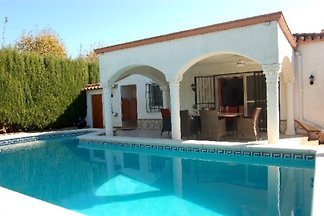 Villa Luis con piscina, sul canale, 6 P.