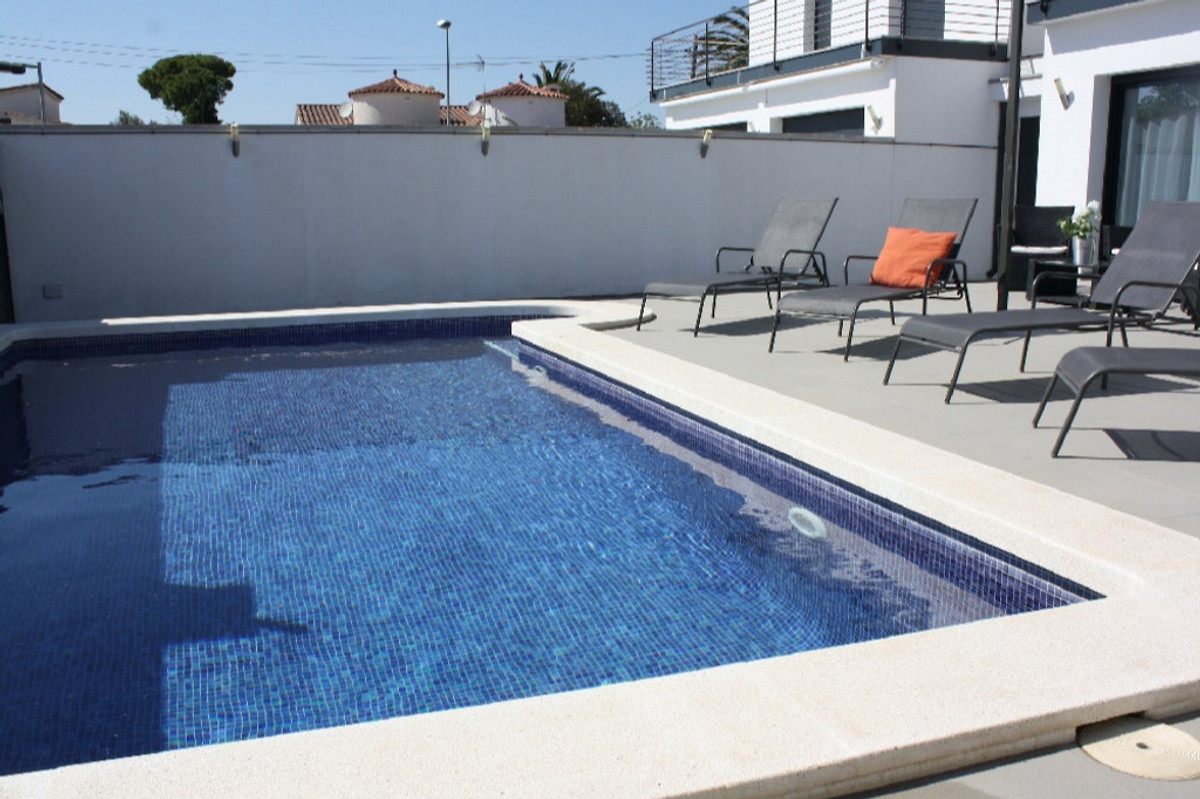 Chalet Fantastico mit Pool u. Klima in Empuriabrava - Firma Sunshine