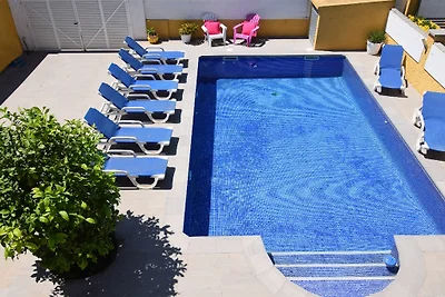 Arena 3xWohng., Pool, Klima, 13 P.