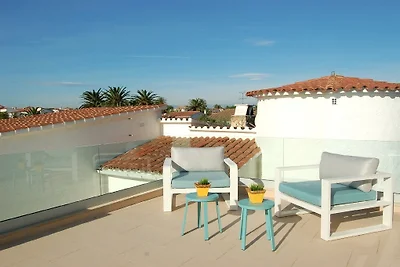 Villa Kingdome, Aria, canale