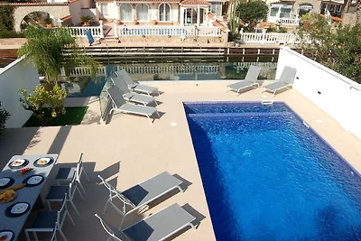 Villa Kingdome, Aria, canale