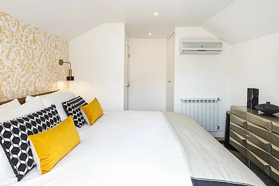 Seaview Apartment by CadenzaLux