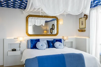 Chiado Rooftop Apartment by CadenzaLux