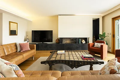 Estoril Queen's Apartment by CadenzaLux