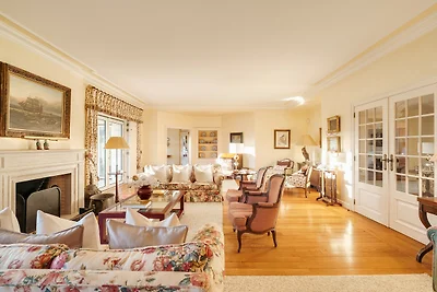 Fairview Villa by Cadenzalux